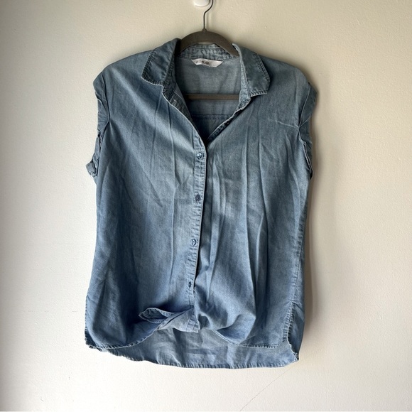 cleo Tops - Cleo Light Blue Button Front Top XS | Casual Coastal Cowgirl Chambray Capsule